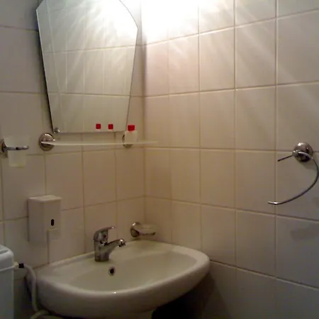 Hotel Ersah 2*